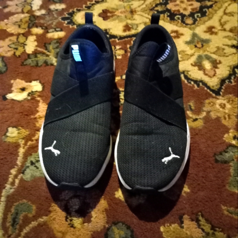 EUC puma shoes sz 8.5